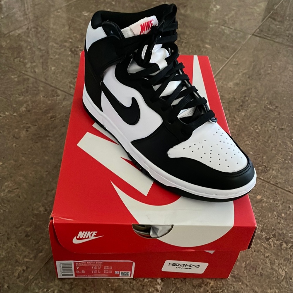 Nike Dunk High Panda